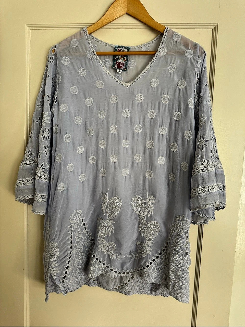 Johnny Was Embroidered Tunic in lavender Small